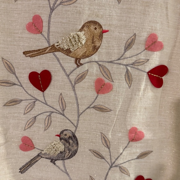 Nicole Miller Valentine Hearts & Bird Print Table Runner Sz 16 x 90 - Picture 4 of 8